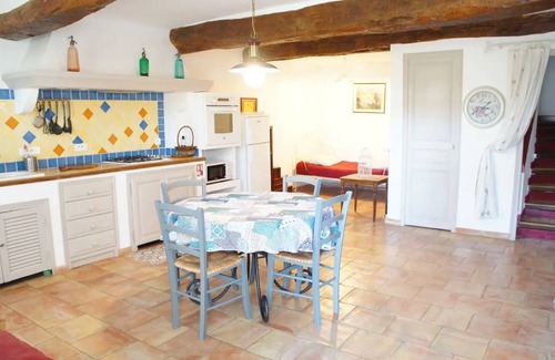 Flassans-sur-Issole House | 110 m² House ∙ 1 bedroom ∙ 3 guests