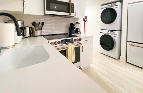 South Pointe Condo | 110 - SOFI 2 Bedroom - Heated Pool, 2 blocks from Beach!