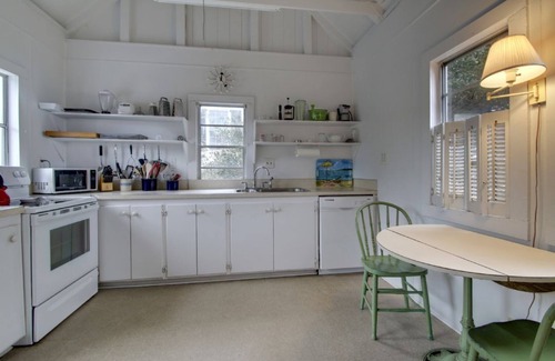 Sullivan's Island House | 1111 Middle Street by AvantStay | Charming Historic Cottage + Beach Access