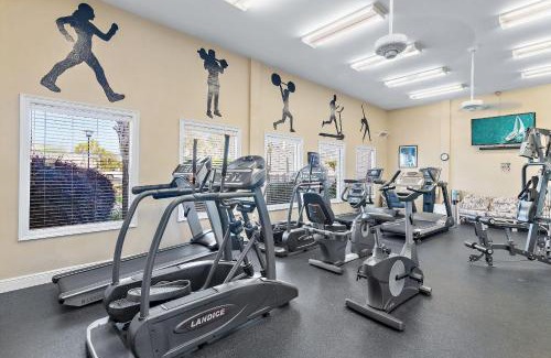 Holiday Isle House | 1111 Shoreline Towers Beach Front Condo 3Bdrm Free Beach Setup
