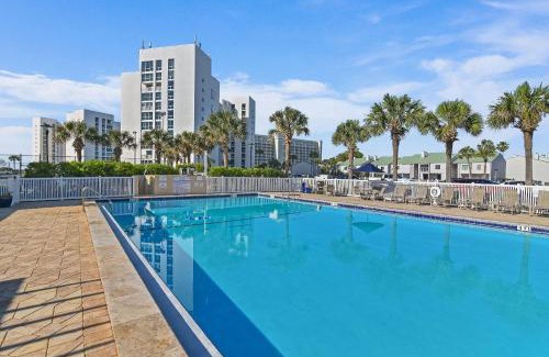 Holiday Isle House | 1111 Shoreline Towers Beach Front Condo 3Bdrm Free Beach Setup