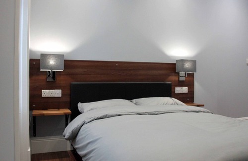 Falkirk Hotel | 112 Mary St