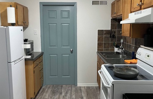 Downtown Dubuque Apartment | 1129 #2/Charming 1-bedroom apartment with WiFi, AC, Free parking