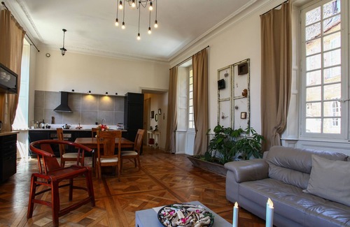 Sarlat-la-Caneda Historic Center Apartment | 1130 SF , wifi, in medieval center ,clear ,spacious ,for couple or families