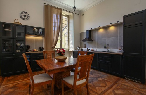 Sarlat-la-Caneda Historic Center Apartment | 1130 SF , wifi, in medieval center ,clear ,spacious ,for couple or families