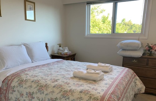 Saanich House | #116 Darwin Ave - 3 Bedroom Comfy House