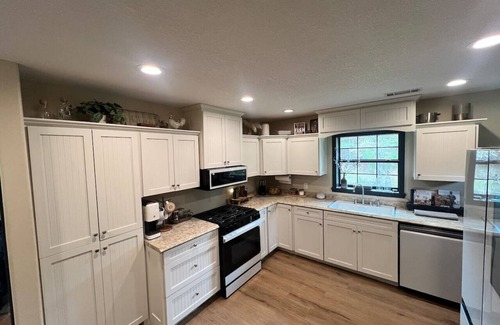 Stockton Cabin | 12-ACRES - Cabin Fishing Pond 2 Bedroom Sleeps 4-5