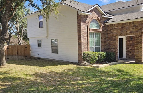 West San Antonio House | 12 Guest Home 3 minutes from SeaWorld close to Lackland AFB, and Six Flagsnn