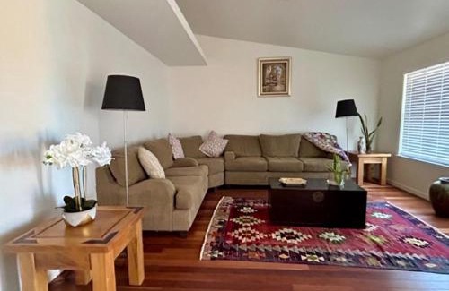 Las Vegas House | 12 guests. W/Ping pong, Air hockey, Volleyball!