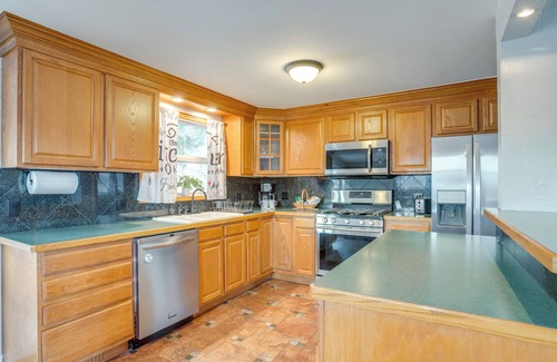 Northglenn House | 12 Mi to Dtwn Denver: Home w/Fenced Backyard!