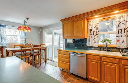 Northglenn House | 12 Mi to Dtwn Denver: Home w/Fenced Backyard!