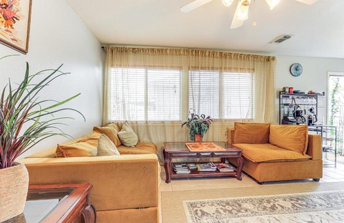 Lakeville House | 12 Mi to Energy Corridor Family Home with Grill!