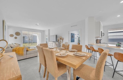 Winter Haven Apartment | 12 min to Legoland & SeaLife- Games/Peppa Pig/Dinning