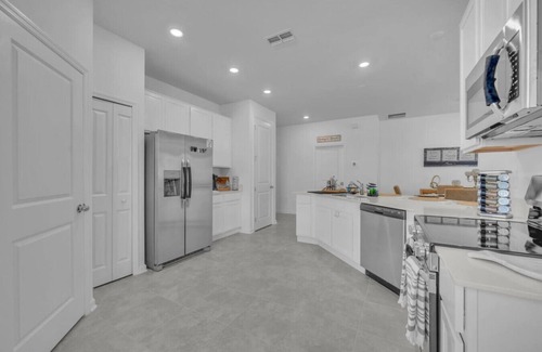 Winter Haven Apartment | 12 min to Legoland & SeaLife- Games/Peppa Pig/Dinning