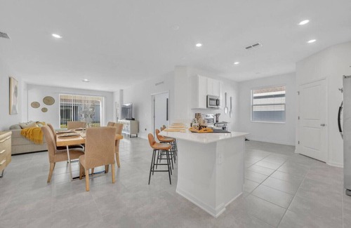 Winter Haven Apartment | 12 min to Legoland & SeaLife- Games/Peppa Pig/Dinning