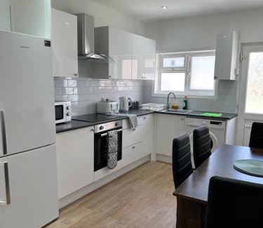 Upper Edmonton House | 12 minuets walk to Tottenham stadium