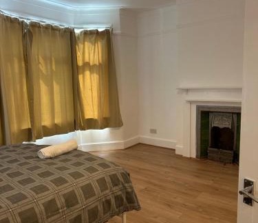 Upper Edmonton House | 12 minuets walk to Tottenham stadium