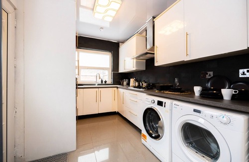Manchester House | 12 minutes from MANCHESTER CITY CENTRE Cosy 4 BED Family-friendly HOME!