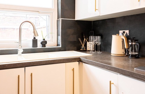 Manchester House | 12 minutes from MANCHESTER CITY CENTRE Cosy 4 BED Family-friendly HOME!