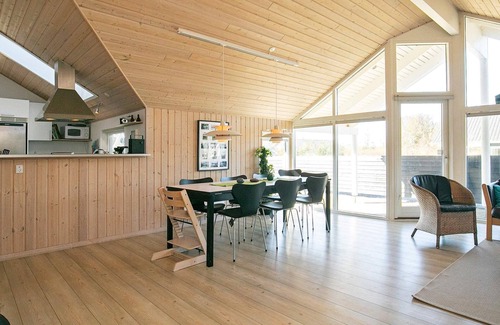 Grønhøj House | 12 person holiday home in Løkken