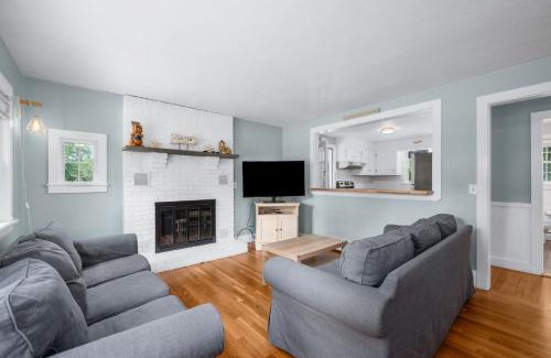 East Sandwich House | 12 Roberts Way East Sandwich Cape Cod - Salty Dog