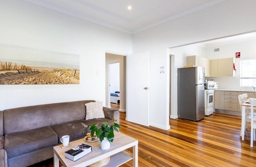 Shoal Bay House | 12 Tomaree Road - 200 mtrs to Shoal Bay Beach