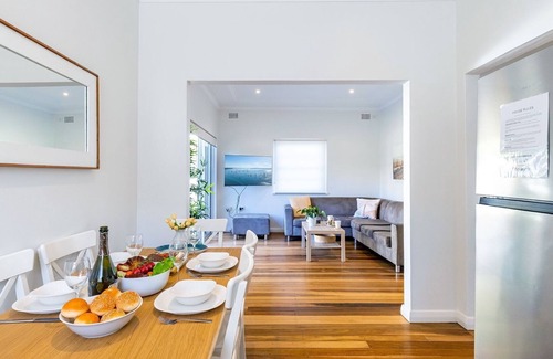 Shoal Bay House | 12 Tomaree Road - 200 mtrs to Shoal Bay Beach