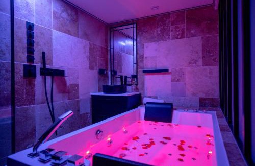 Croix-d'Argent Apartment | 120 - Cristalys Love Room- Balnéo-Sauna infrarouge