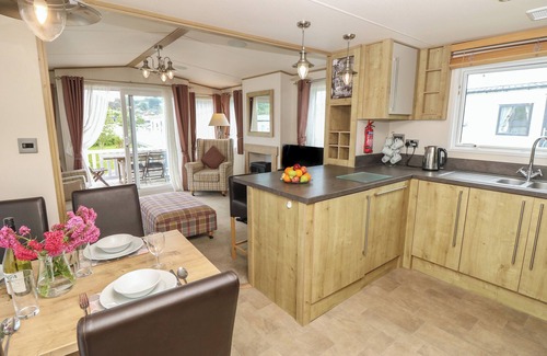 Bembridge Cottage | 128 CROSSWINDS, pet friendly, country holiday cottage in Bembridge