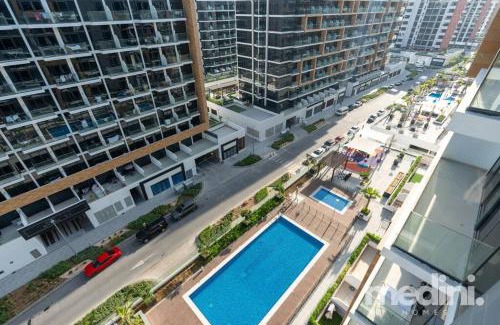 Nad Al Sheba Apartment | 12min from Burj Khalifa - Studio - Azizi Riviera