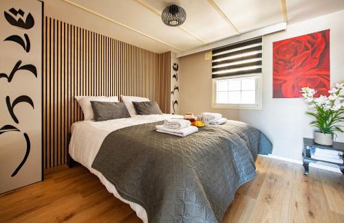 Oisterwijk Ski Chalet | 13, Artist-Designed with AC, Parking & Fully Fenced!