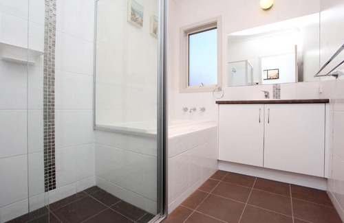 Hayborough Apartment | 13 Elliot Ave - Pets Negotiable - BYO Linen