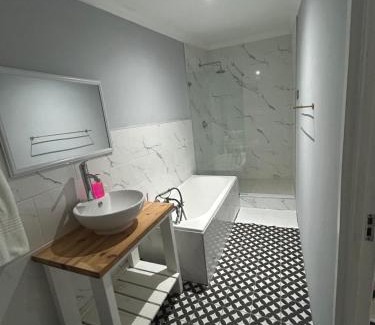 Port Elizabeth Central House | 13 on Newington