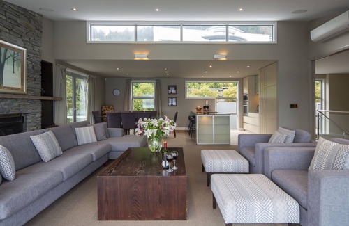 Queenstown City Centre House | 13 Poole Lane by Staysouth