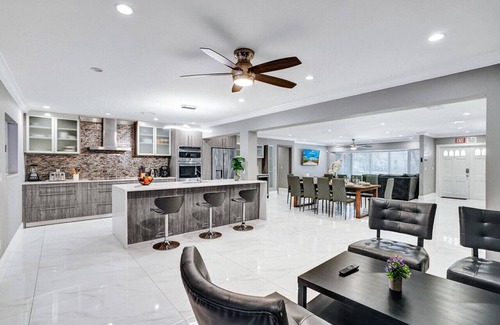 South Lake Villa | 1301 Rodman St Hollywood FL