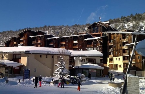 Villarodin-Bourget Apartment | 130m from ski slopes, 2nd floor, balcony, parking, tv, ski locker, 35m², La Norma