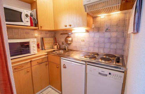 Villarodin-Bourget Apartment | 130m from ski slopes, 2nd floor, balcony, parking, tv, ski locker, 35m², La Norma