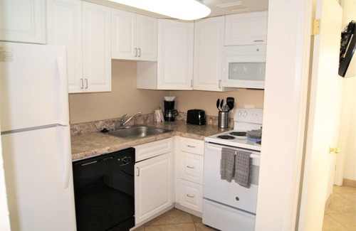 New Papago Parkway Apartment | 138 Minutes to Old Town, Pickleball, Pool, Wifi!