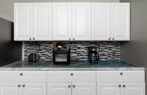 Gary House | 13mins from Beach/jet tubs/projector screen/fire place/game rm/exercise rm/