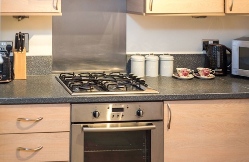 Seafield Apartment | 14/8 Hawkhill Close