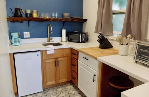 Mariposa Apartment | #14 Darling Vintage Apt - Historic Downtown Stripnn