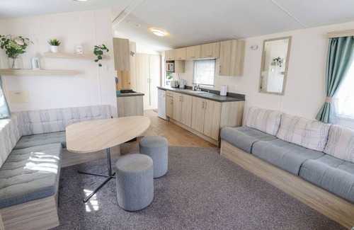 Tattershall Cottage | 14 LARCH VIEW, pet friendly in Tattershall Lakes Country Park