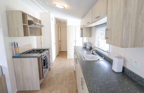 Tattershall Cottage | 14 LARCH VIEW, pet friendly in Tattershall Lakes Country Park