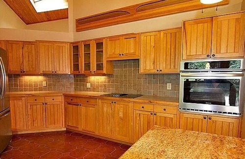 Mebane House | 14 miles to UNC, 20 miles to Elon, 26 to Duke, 3 miles to Saxapahaw. Hot tub.