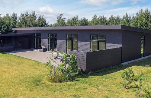 Bøtø By House | 14 person holiday home in Væggerløse-By Traum