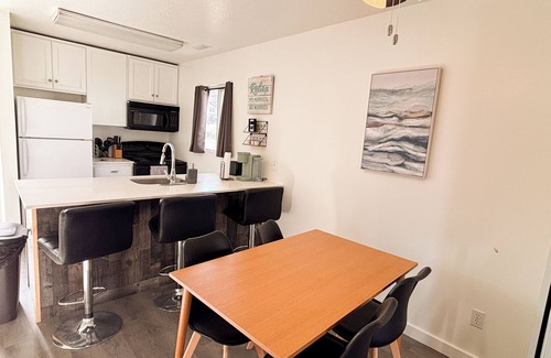 Harbor Village Condo | 14-Plex Condo 220 | 1 Bed, 1 Bath