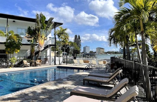 Bay Esplanade Apartment | 14 · Surf n Sand Studio Apartment by the Water 14
