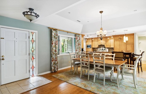 Vanderhorst Plantation House | 14 Sweetgrass Lane ~ Cozy 2 Bedroom Beach House with a Pool! Sleeps 4