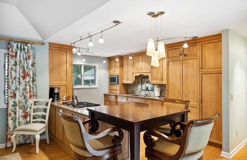 Vanderhorst Plantation House | 14 Sweetgrass Lane ~ Cozy 2 Bedroom Beach House with a Pool! Sleeps 4