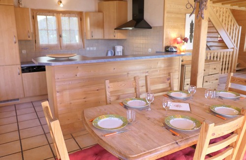 Saint-Gervais-les-Bains Ski Chalet | 140m² Chalet in Saint-Gervais, 6 ppl, 3 rooms, pets allowed, garage